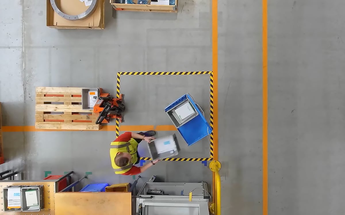 AMR 与 AGV:机器人与导引车的区别